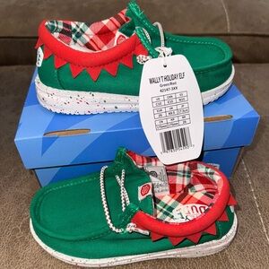 Hey Dude Kids C10 Wally Holiday Elf Green/Red